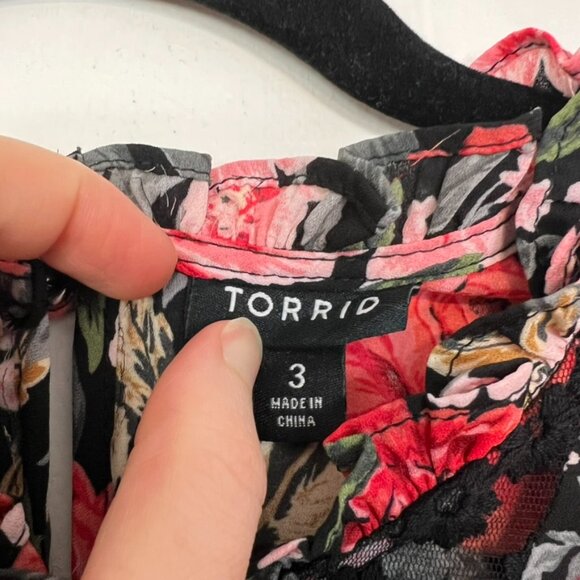 Torrid Sleeveless Blouse Rose Floral Lace Neck Insert Ruffle 3 3X - Picture 2 of 5